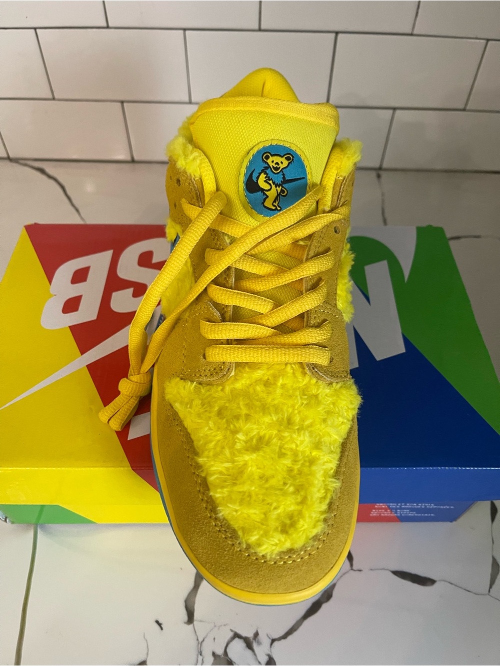 Men’s Nike Yellow Bear Size 11. - Picture 3 of 7